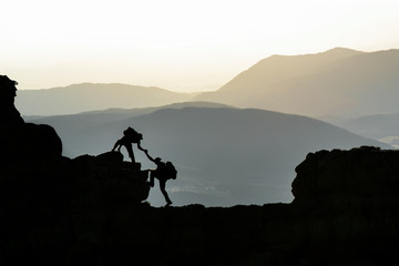 struggle and cooperation of climbers in the high mountains