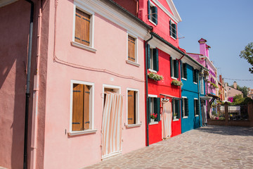 Fototapeta na wymiar colorful houses in burano