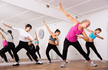 Fototapeta na wymiar Women dancing aerobics at lesson in the dance class