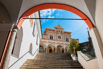 Wallfahrtskirche "Madonna del Sasso", Orselina, Tessin, Schweiz © tauav
