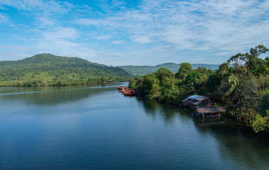 Tropische Flusslandschaft bei Siem Reap in Kambodscha
