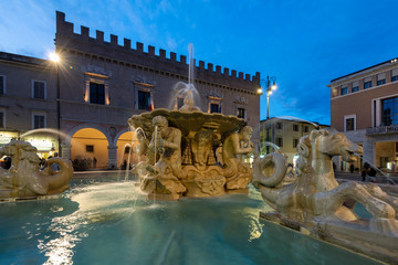fontana la Pupilla di Pesaro e Palazzo Ducale