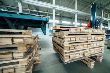 Wooden pallets on sandwich panel manufacturing