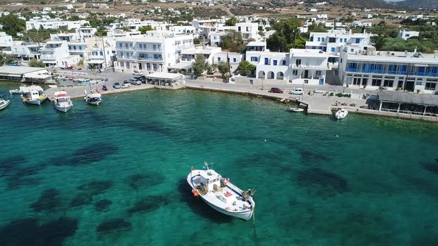 Plage d'Aliki sur l'&icirc;le de Naxos dans les Cyclades en Gr&egrave;ce vue du ciel
