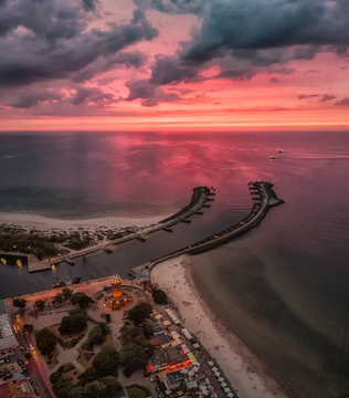 Kołobrzeg, wejście do portu z lotu ptaka
