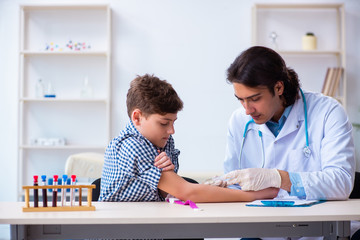 Obraz premium Boy in blood tranfusion concept