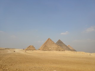 Fototapeta na wymiar pyramids in egypt
