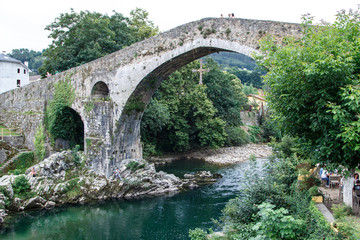 Fototapeta na wymiar Puente romano II