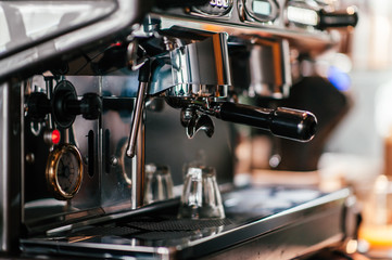 Coffee machines mugs that are ready to serve Installed on the counter in the shop with a sweet coffee aroma Bake the whole shop nd the atmosphere of the shop that look warm friendly and good service