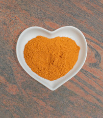 Gewürze in einer weißen Schale für die Food Fotografie