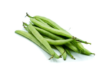 Grüne Bohnen isoliert auf weißem Hintergrund