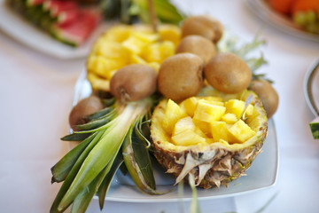 Owoce na talerzu © arteffect.pl