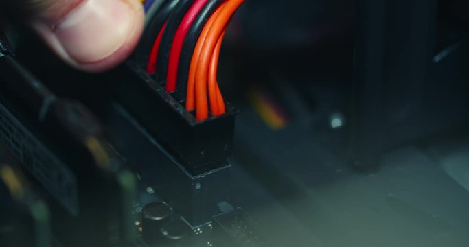 Installing the SATA connector ATX 24 pin on the motherboard