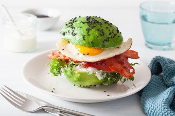 keto paleo diet avocado breakfast burger with bacon, egg, tomato