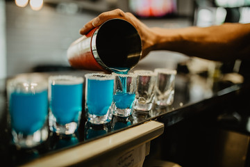 drinki, alkohole, napoje