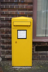 Gelber Briefkasten