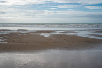 France.  Somme. Plage de sable à marée basse face à l'océan Atlantique.