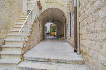 Arco nel centro storico di Giovinazzo, una bellissima città della Puglia a pochi chilomentri a nord di Bari