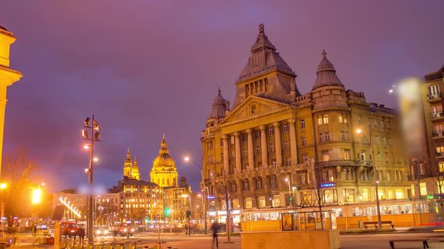 Budapest Day to Night Hyperlapse- St. Stephen Basilica & De&aacute;k Ferenc t&eacute;r