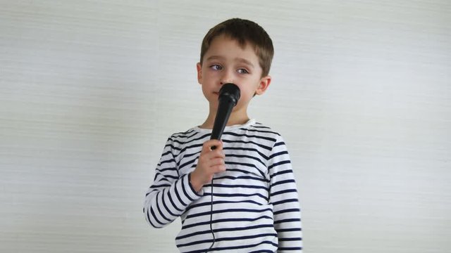 Kids With Microphone Images – Browse 47,306 Stock Photos, Vectors, and ...