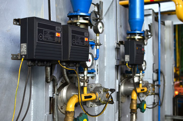 Automatic industrial burner control unit. Round mechanical pressure gauge for measuring pressure....