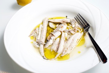 mackerel with oil, lemon