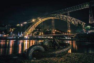 Obraz premium Porto, Portugal old town skyline at night on the Douro River. 