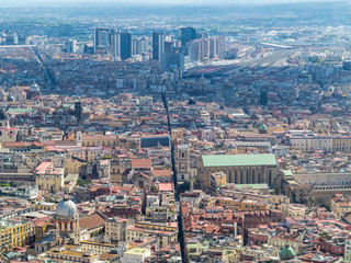 Spaccanapoli e lontano