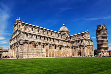 Obraz premium The Pisa Cathedral and the Leaning Tower of Pisa in Pisa, Italy.