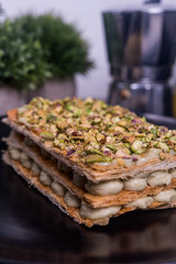 Milhojas de Ganache de chocolate blanco y pistachos