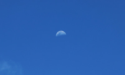 Luna de dia.