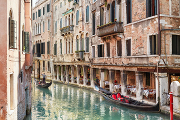 Obraz na płótnie Canvas Venice's canals with gondole