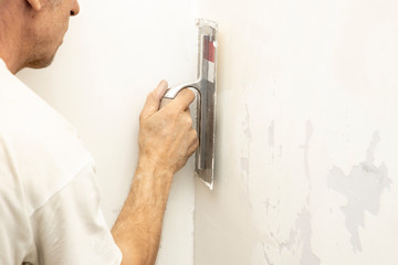 Professional plaster walls in the apartment.