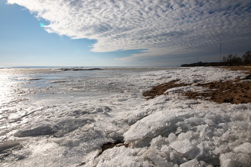 Obraz premium The shore of the Gulf of Finland near St. Petersburg.