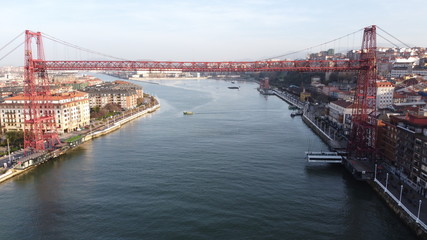 Primer plano aereo del Puente de Bizkaia, puente transbordador que une Portugalete y Getxo en...