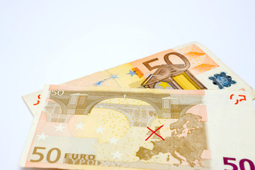 european bank note with a red cross on the map showing the eurpean union without great britain