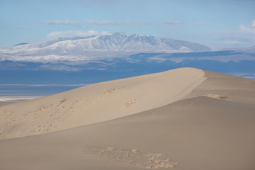 Fototapeta na wymiar Gobi Desert Singing Sand Dunes