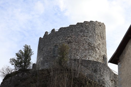 La tour des comtes de Gen&ecirc;ve construite au 11 &egrave;me si&egrave;cle &agrave; la Roche sur Foron - Ville La Roche sur Foron - D&eacute;partement Haute Savoie - France - Vue de l'ext&eacute;rieur