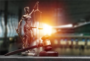 Statue of the lady of justice with scales and gavel on the desk - obrazy, fototapety, plakaty