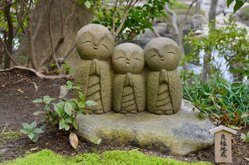 Obraz premium 坂東三十三観音四番札所、長谷寺良縁地蔵