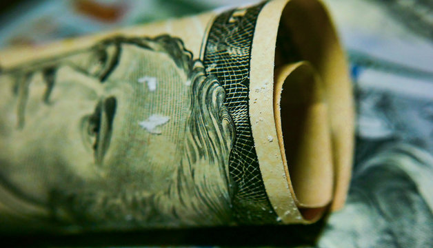 ten-dollar bill with traces of white powder, cocaine. Dependence.