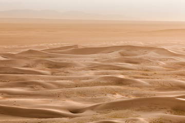 Fototapeta na wymiar Mongolia Gobi desert, Khongor sand dunes at sunset