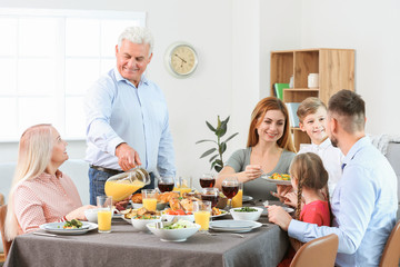 Obraz na płótnie Canvas Family celebrating Thanksgiving Day at home