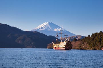 Naklejka premium Mount Fuji and Lake Ashinoko in Japan