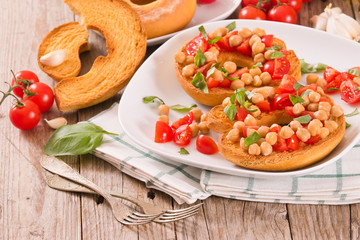 Friselle with tomatoes and chickpeas.