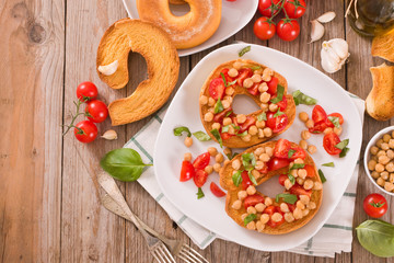 Friselle with tomatoes and chickpeas.