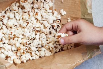 Popcorn with paper on the marble