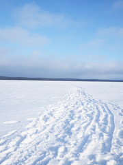 Fototapeta na wymiar Ice on the lake in winter