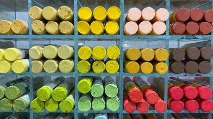 カラフルなクレヨン