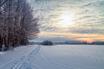 Fototapeta na wymiar Frosty winter morning outside the city